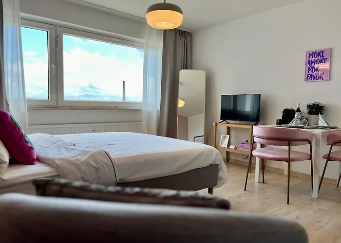 Strauss Near Bs-hauptbahnhof *